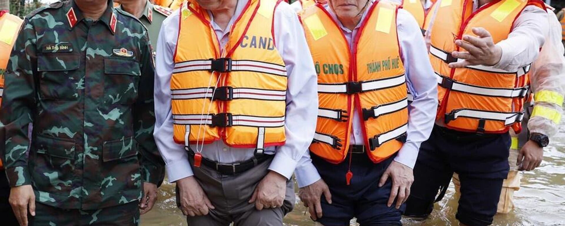 Tổng Bí thư thăm người dân bị ảnh hưởng do mưa, lũ tại thành phố Huế - Sputnik Việt Nam, 1920, 02.11.2025