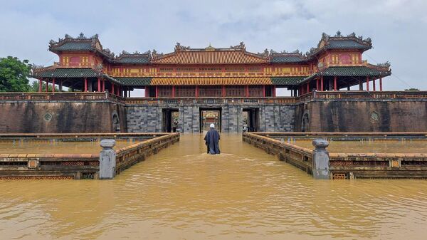 Lũ trên các sông ở Huế đang xuống dần nhưng nhiều nơi vẫn bị ngập  - Sputnik Việt Nam