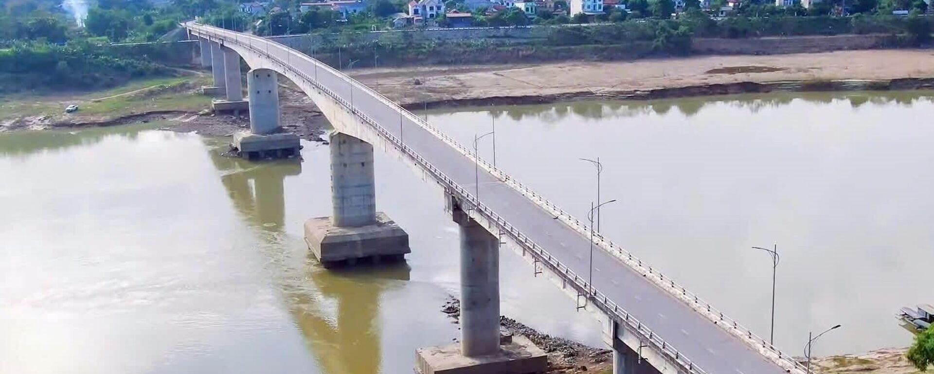 Cầu Sông Lô bắc qua Sông Lô, đoạn chảy qua xã Đoan Hùng (Phú Thọ). Cầu chính thức được khánh thành, đưa vào sử dụng vào tháng 3/2015 - Sputnik Việt Nam, 1920, 05.11.2025