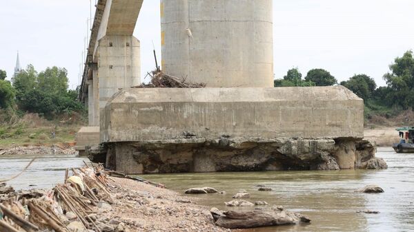 Sở Xây dựng tỉnh Phú Thọ đã có văn bản tổ chức phân luồng giao thông, cấm toàn bộ người và phương tiện lưu thông qua cầu Sông Lô trên địa bàn xã Đoan Hùng - Sputnik Việt Nam