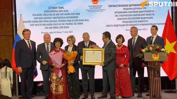 Tại khách sạn Lotte, Mátxcơva đã long trọng diễn ra Lễ trao tặng Huân chương Hữu nghị của Việt Nam cho ông Anatoly Dmitrievich Artamonov - Sputnik Việt Nam