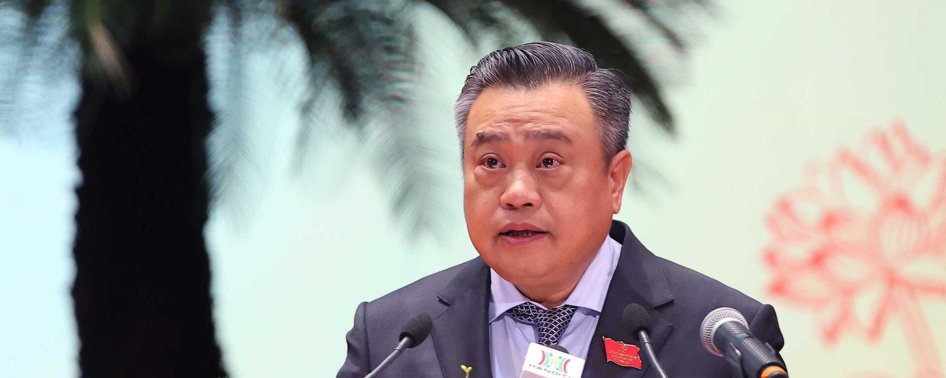 Đồng chí Trần Sỹ Thanh, Ủy viên Trung ương Đảng, Phó Bí thư Thành ủy, Chủ tịch UBND thành phố Hà Nội trình bày dự thảo Chương trình hành động thực hiện Nghị quyết Đại hội Đảng bộ Thành phố lần thứ 18, nhiệm kỳ 2025 – 2030
 - Sputnik Việt Nam, 1920, 05.11.2025