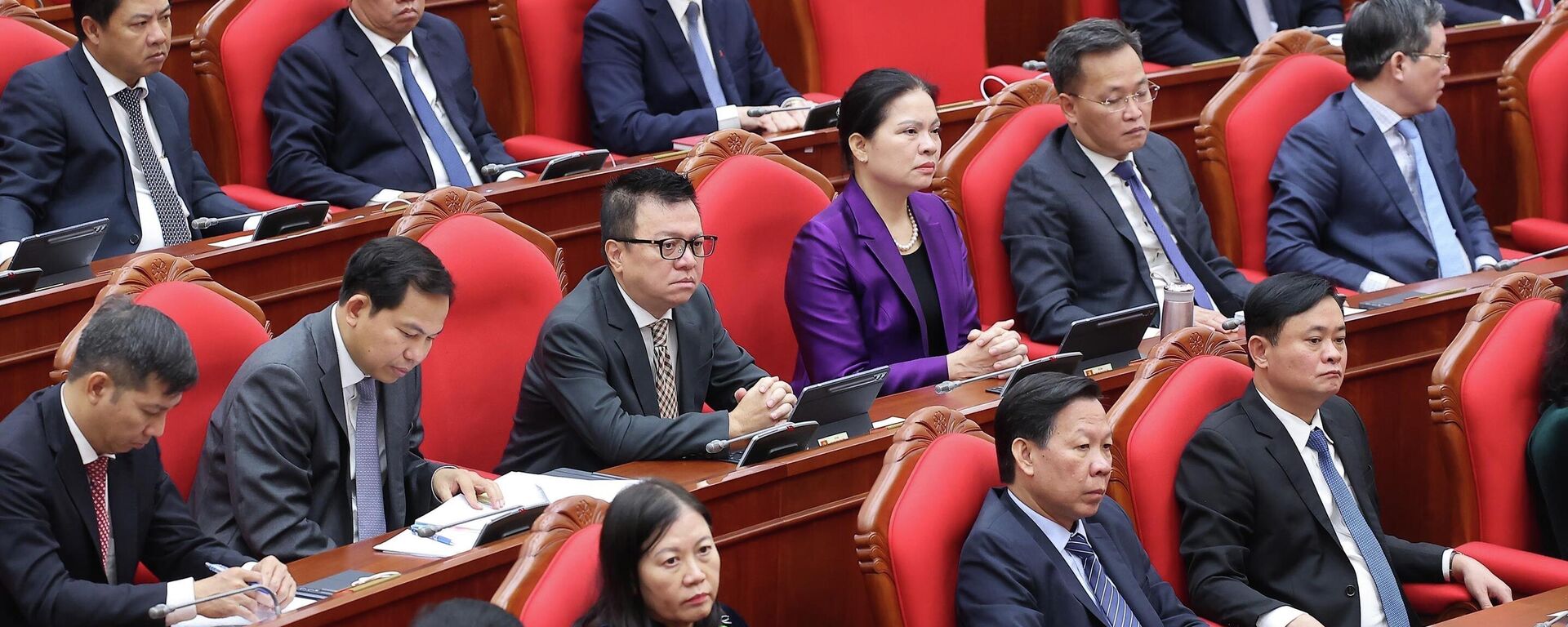 Các đại biểu dự phiên bế mạc Hội nghị lần thứ 14 Ban Chấp hành Trung ương Đảng khóa XIII - Sputnik Việt Nam, 1920, 10.11.2025