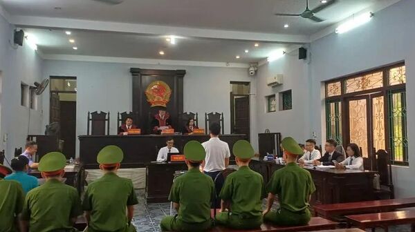 Phiên xét xử phúc thẩm vụ anh Thái Khắc Thanh nuôi gà lôi trắng - Sputnik Việt Nam