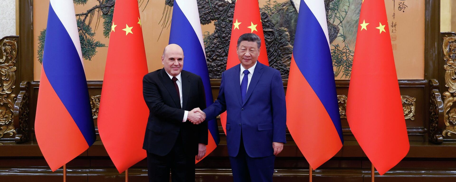 Thủ tướng Nga Mikhail Mishustin và Chủ tịch Trung Quốc Tập Cận Bình - Sputnik Việt Nam, 1920, 06.11.2025