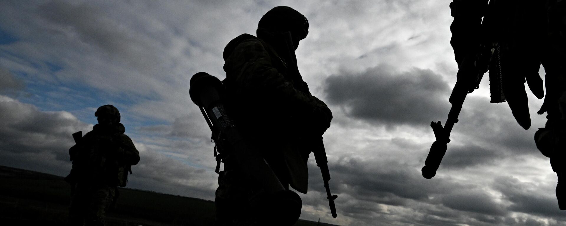 Phối hợp chiến đấu của các sĩ quan tình báo quân sự Nga từ nhóm lực lượng Tây trong khu vực tác chiến quân sự đặc biệt - Sputnik Việt Nam, 1920, 07.11.2025