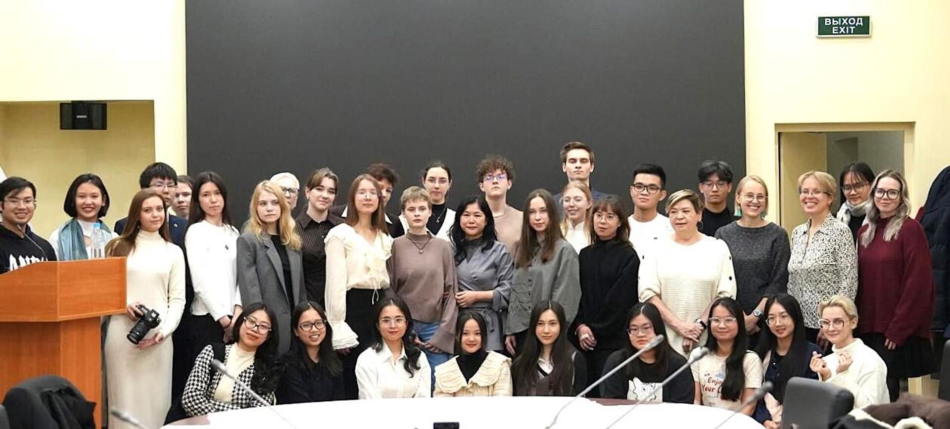 Сhụp hình kỷ niệm - Sputnik Việt Nam, 1920, 07.11.2025