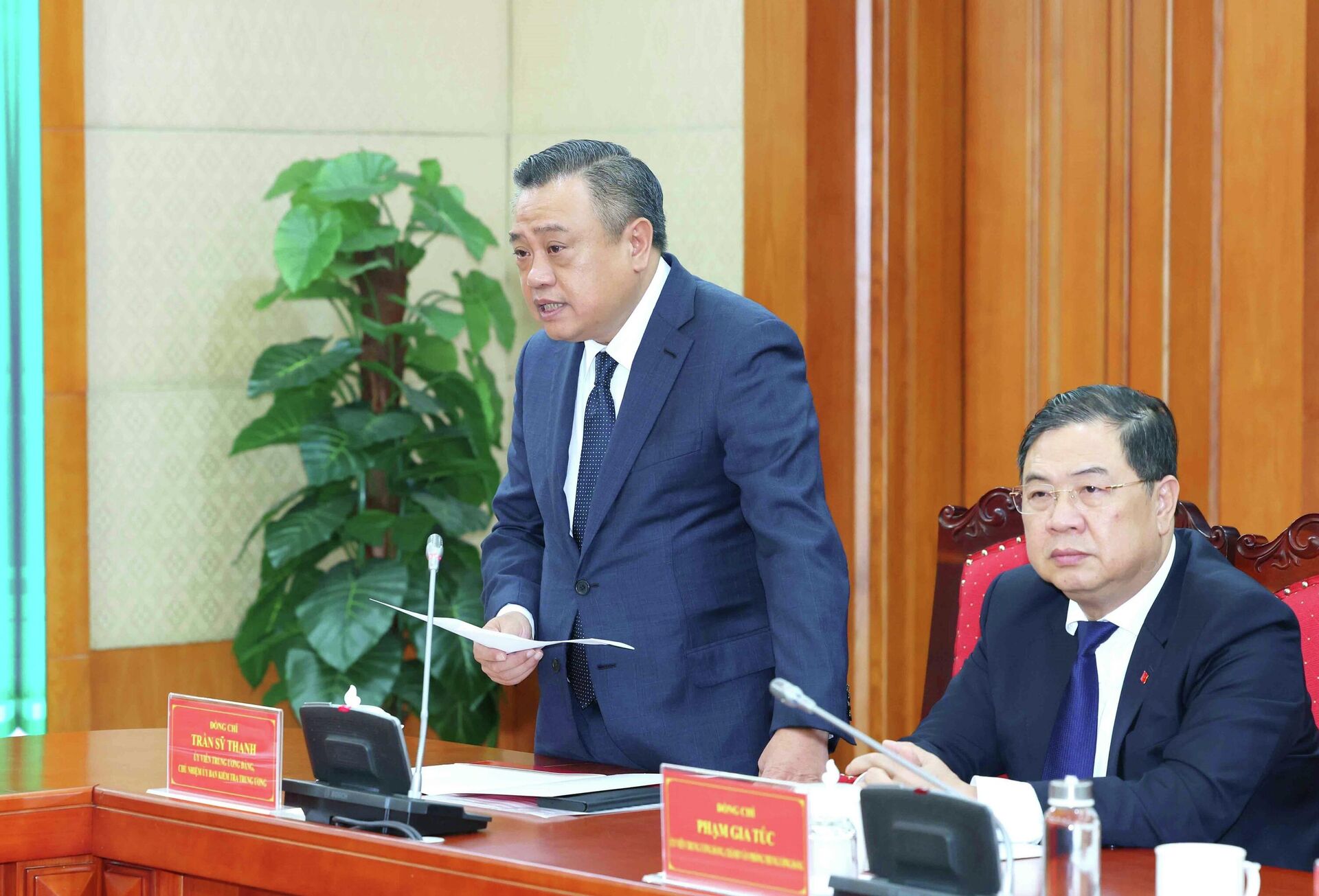 Đồng chí Trần Sỹ Thanh, Uỷ viên Trung ương Đảng, Chủ nhiệm Uỷ ban Kiểm tra Trung ương phát biểu tại hội nghị - Sputnik Việt Nam, 1920, 07.11.2025