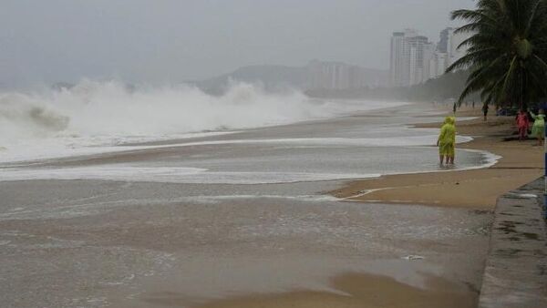 Sóng ở bờ biển Nha Trang, Khánh Hoà - Sputnik Việt Nam