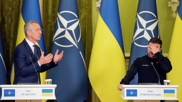 Tổng thư ký NATO Jens Stoltenberg phát biểu trong cuộc họp báo chung với Tổng thống Ukraina Vladimir Zelensky tại Kiev, ngày 20 tháng 4 năm 2023. - Sputnik Việt Nam