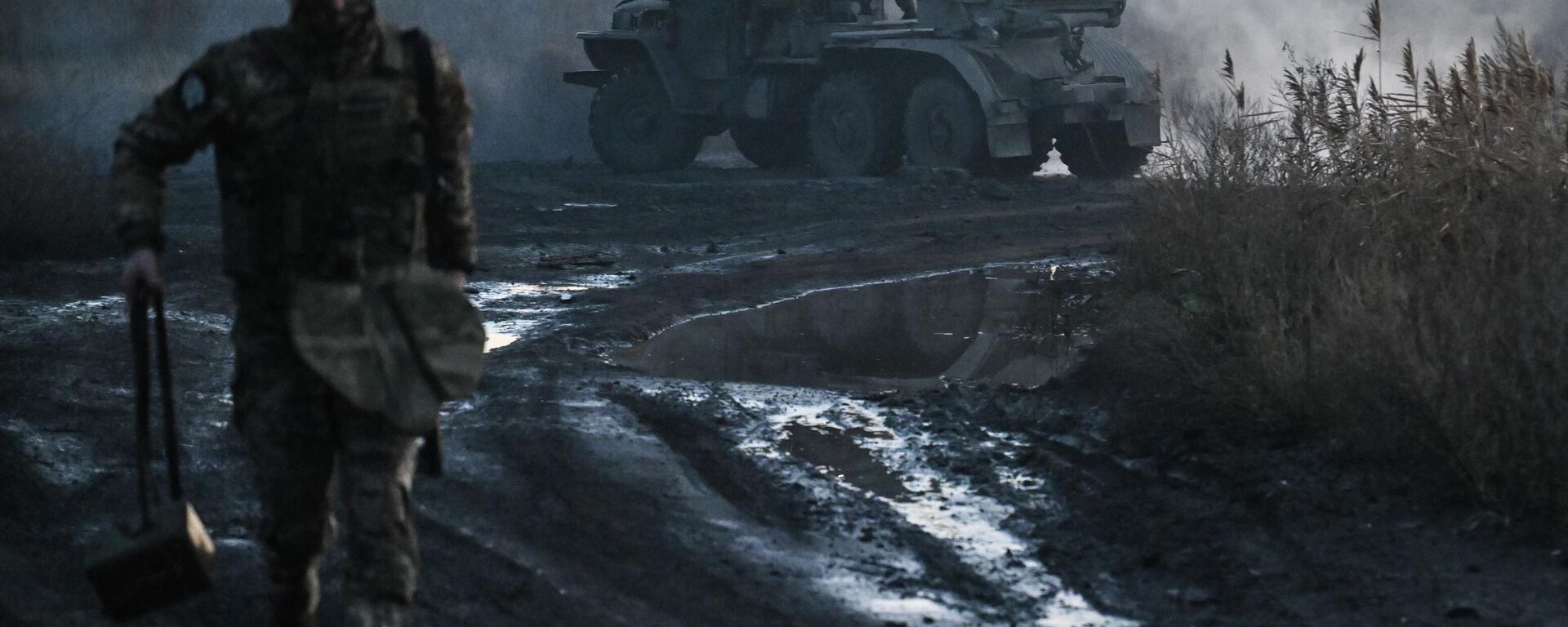 Hoạt động chiến đấu của MLRS Grad thuộc Trung tâm Cụm Lực lượng Nga tại khu vực chiến dịch quân sự đặc biệt - Sputnik Việt Nam, 1920, 23.12.2025