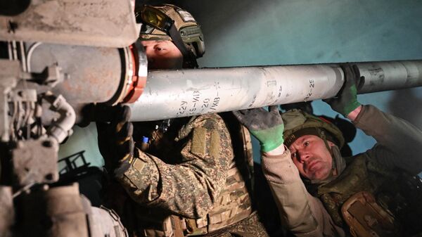 Hoạt động chiến đấu của MLRS Grad thuộc Trung tâm Cụm Lực lượng Nga tại khu vực chiến dịch quân sự đặc biệt - Sputnik Việt Nam