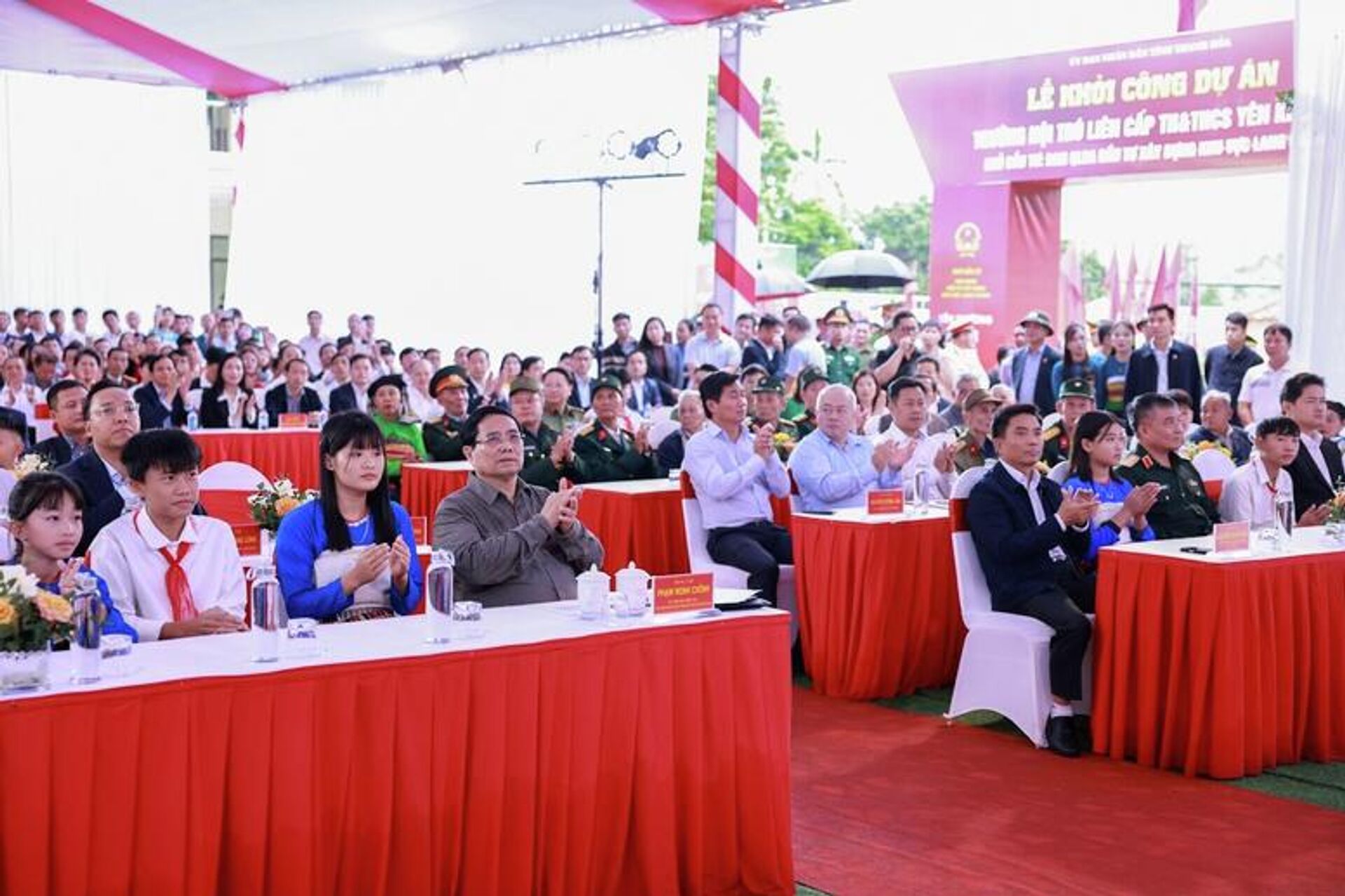 Thủ tướng Chính phủ Phạm Minh Chính và các đại biểu dự lễ khởi công tại Trường nội trú liên cấp Tiểu học và Trung học cơ sở xã Yên Khương, Thanh Hóa Thủ tướng Chính phủ Phạm Minh Chính và các đại biểu dự lễ khởi công tại Trường nội trú liên cấp Tiểu học và Trung học cơ sở xã Yên Khương, Thanh Hóa - Sputnik Việt Nam, 1920, 09.11.2025