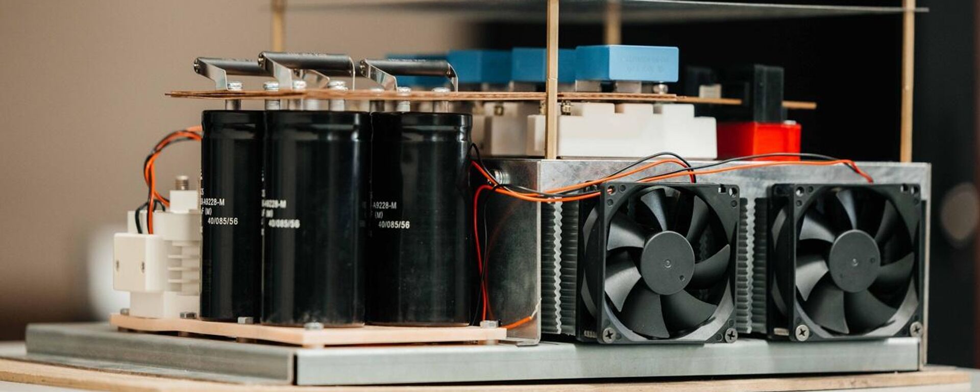 Mô hình mới của bộ biến tần ba pha - Sputnik Việt Nam, 1920, 10.11.2025