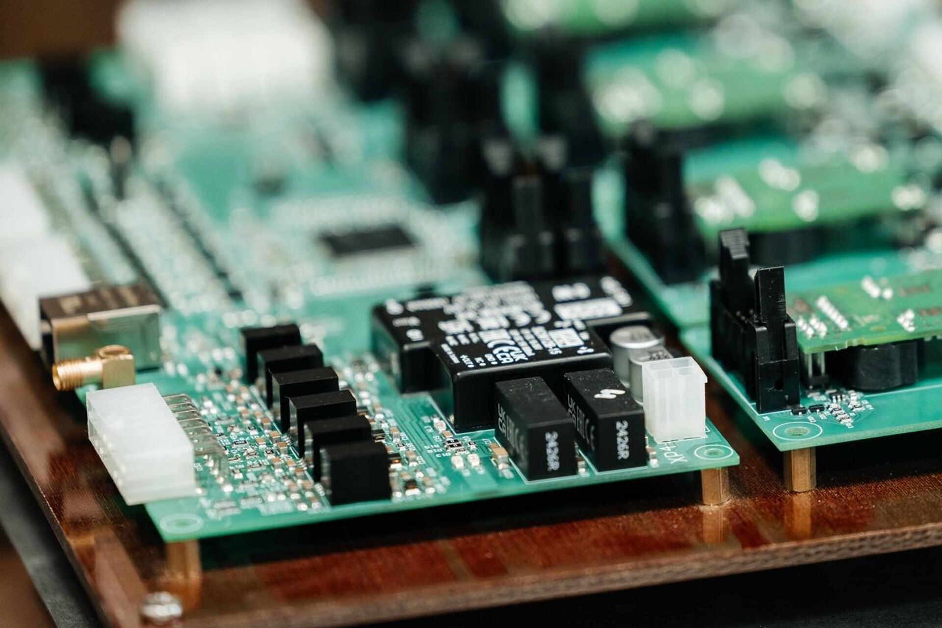 Mô hình mới của bộ biến tần ba pha - Sputnik Việt Nam, 1920, 10.11.2025