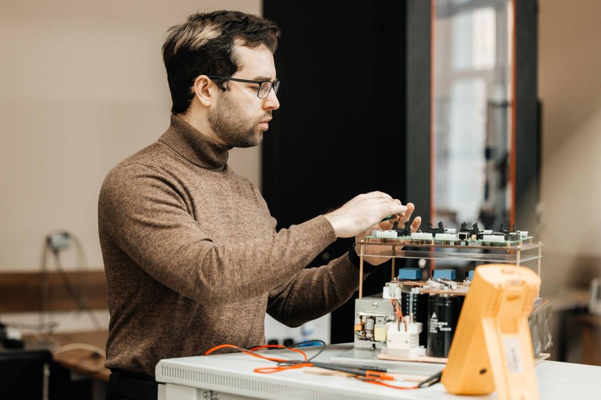 Mô hình mới của bộ biến tần ba pha - Sputnik Việt Nam, 1920, 10.11.2025