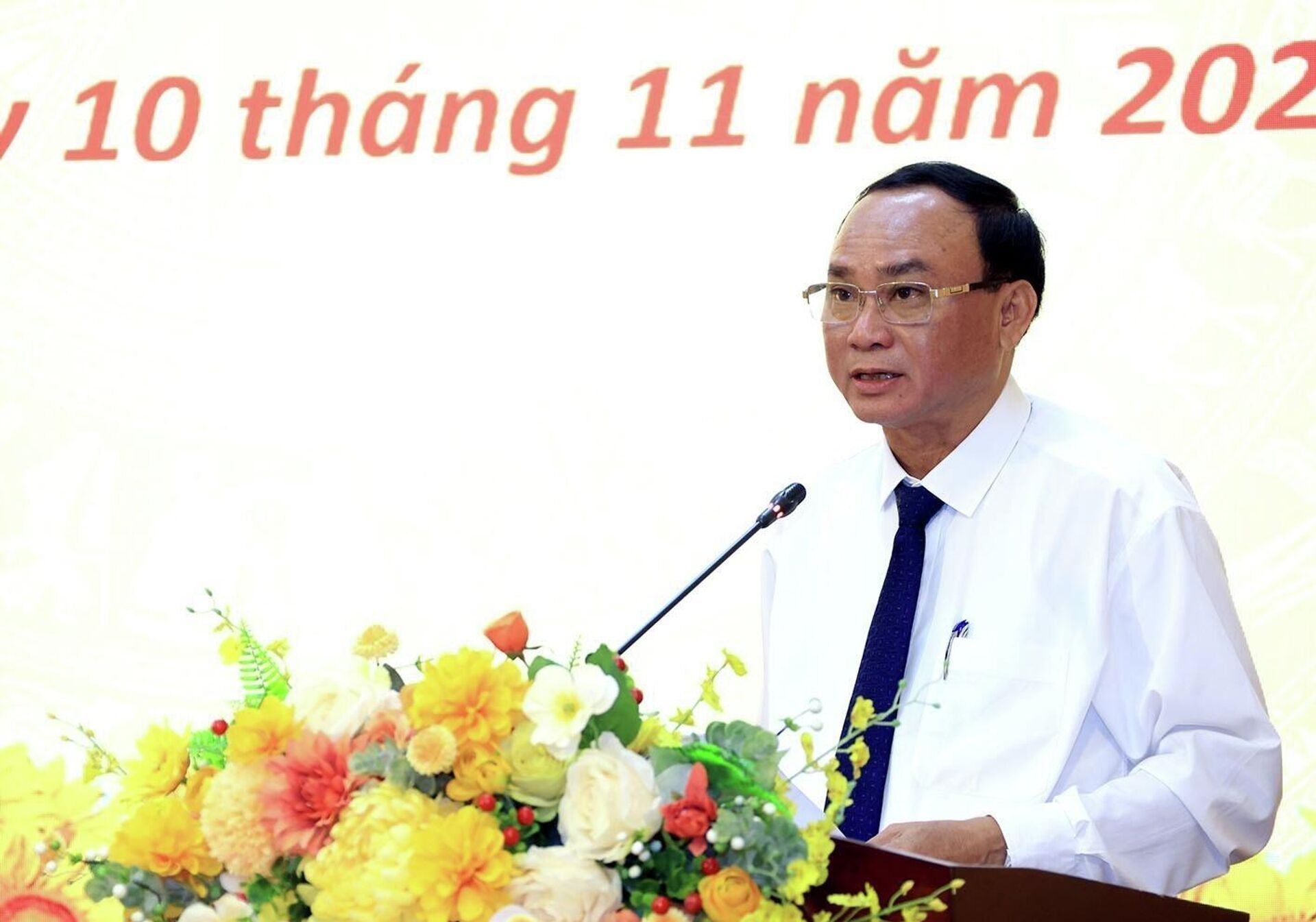 Tiến sĩ Nguyễn Huỳnh Huyện, Phó Trưởng Ban Tuyên giáo và Dân vận Tỉnh uỷ Gia Lai phát biểu - Sputnik Việt Nam, 1920, 10.11.2025