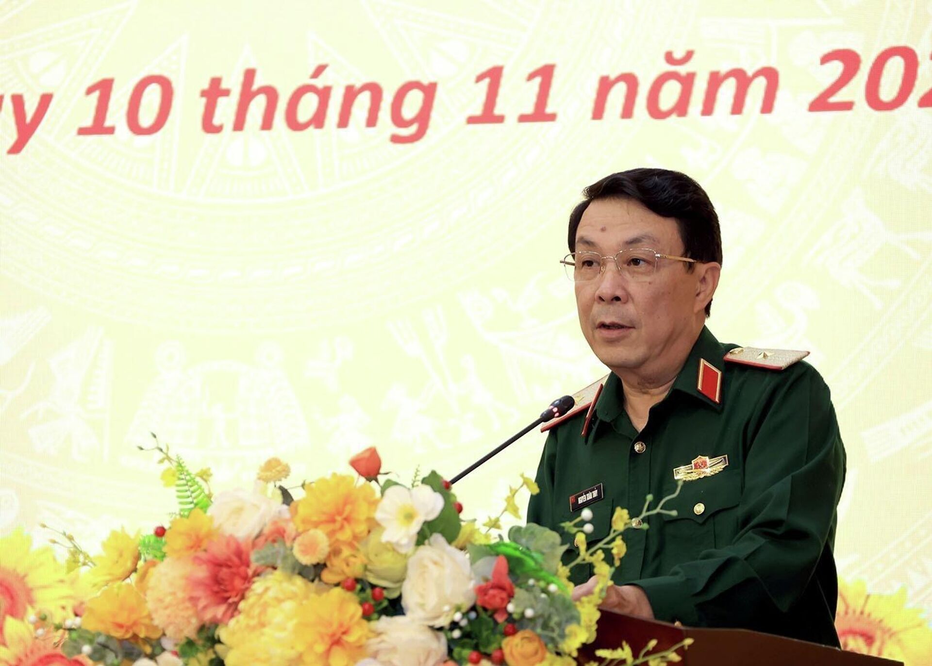 Tiếu tướng Nguyễn Xuân Thuỷ, Phó Cục trưởng Cục Tuyên huấn, Tổng Cục Chính trị (Bộ Quốc phòng) phát biểu - Sputnik Việt Nam, 1920, 10.11.2025