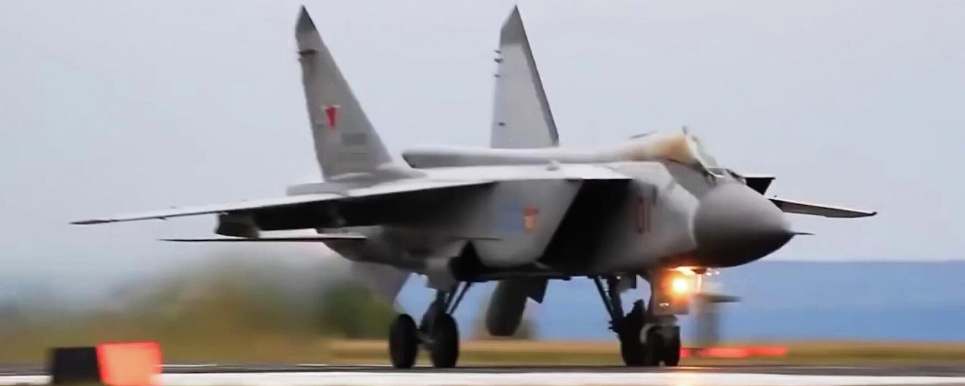 Cơ quan An ninh Liên bang Nga (FSB) đã ngăn chặn âm mưu của các cơ quan tình báo Ukraina và Anh nhằm cướp một máy bay MiG-31 được trang bị tên lửa Kinzhal. - Sputnik Việt Nam, 1920, 11.11.2025