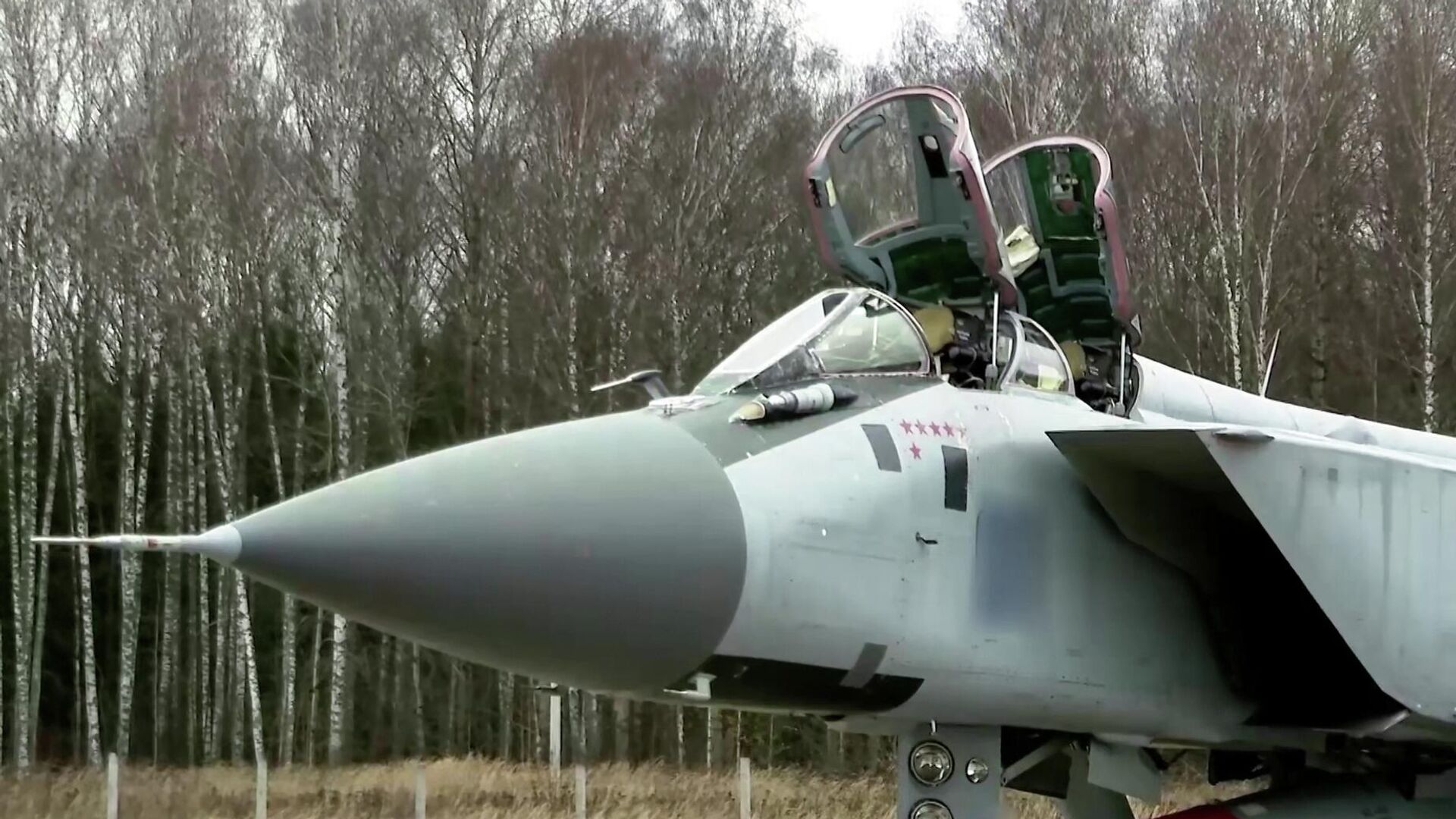 Cơ quan An ninh Liên bang Nga (FSB) đã ngăn chặn âm mưu của các cơ quan tình báo Ukraina và Anh nhằm cướp một máy bay MiG-31 được trang bị tên lửa Kinzhal. - Sputnik Việt Nam, 1920, 11.11.2025