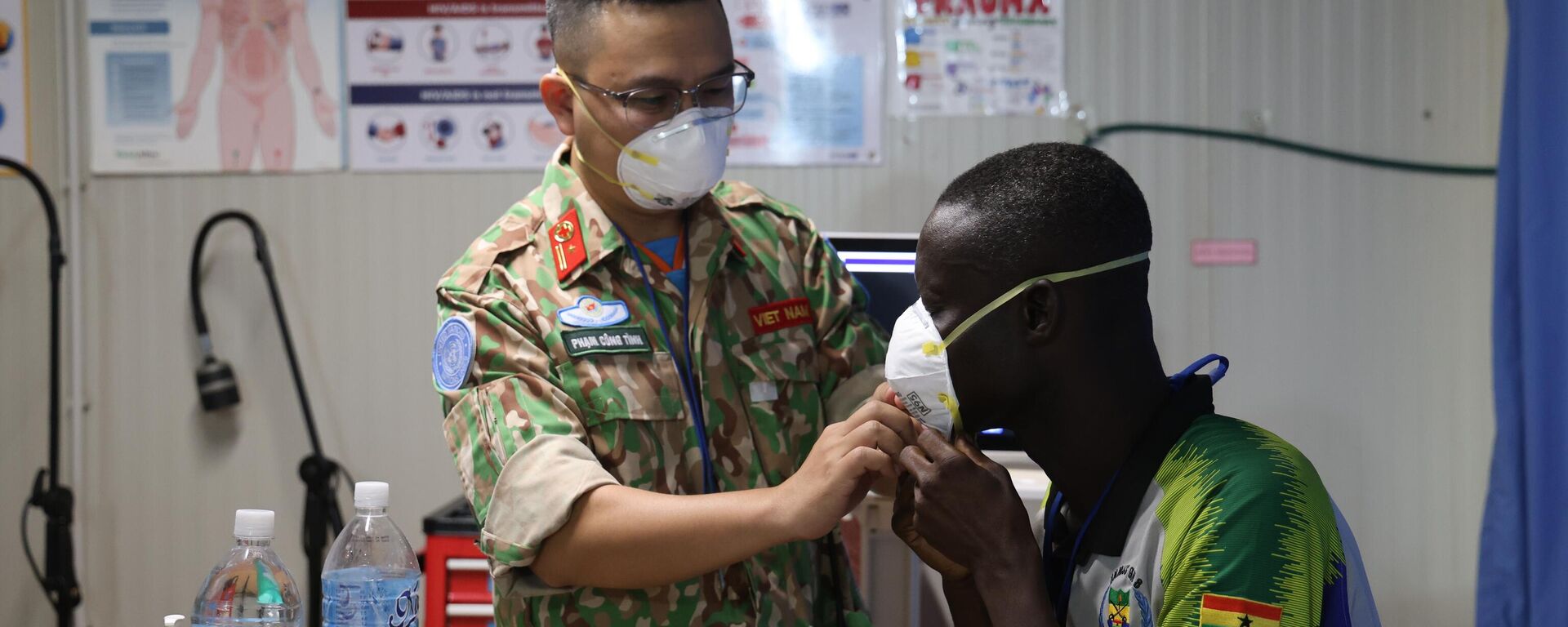 Các thành viên Bệnh viện Dã chiến cấp 2 số 7 (BVDC 2.7) nỗ lực hoàn thành đồng thời nhiều nhiệm vụ quan trọng - Sputnik Việt Nam, 1920, 12.11.2025