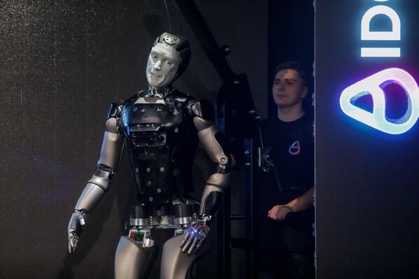 Giới thiệu robot hình người đầu tiên của Nga được tích hợp AI - Sputnik Việt Nam