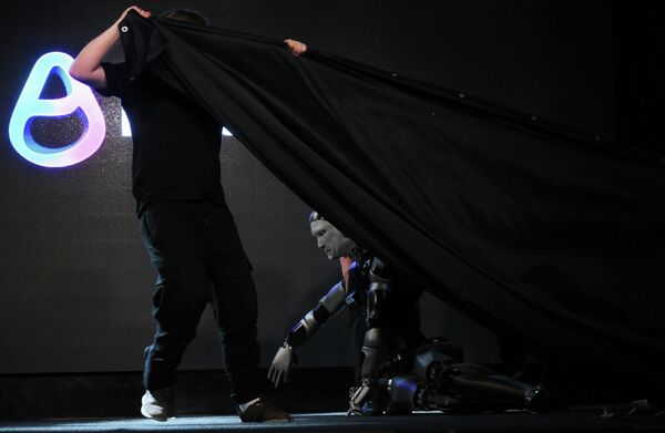 Giới thiệu robot hình người đầu tiên của Nga được tích hợp AI - Sputnik Việt Nam