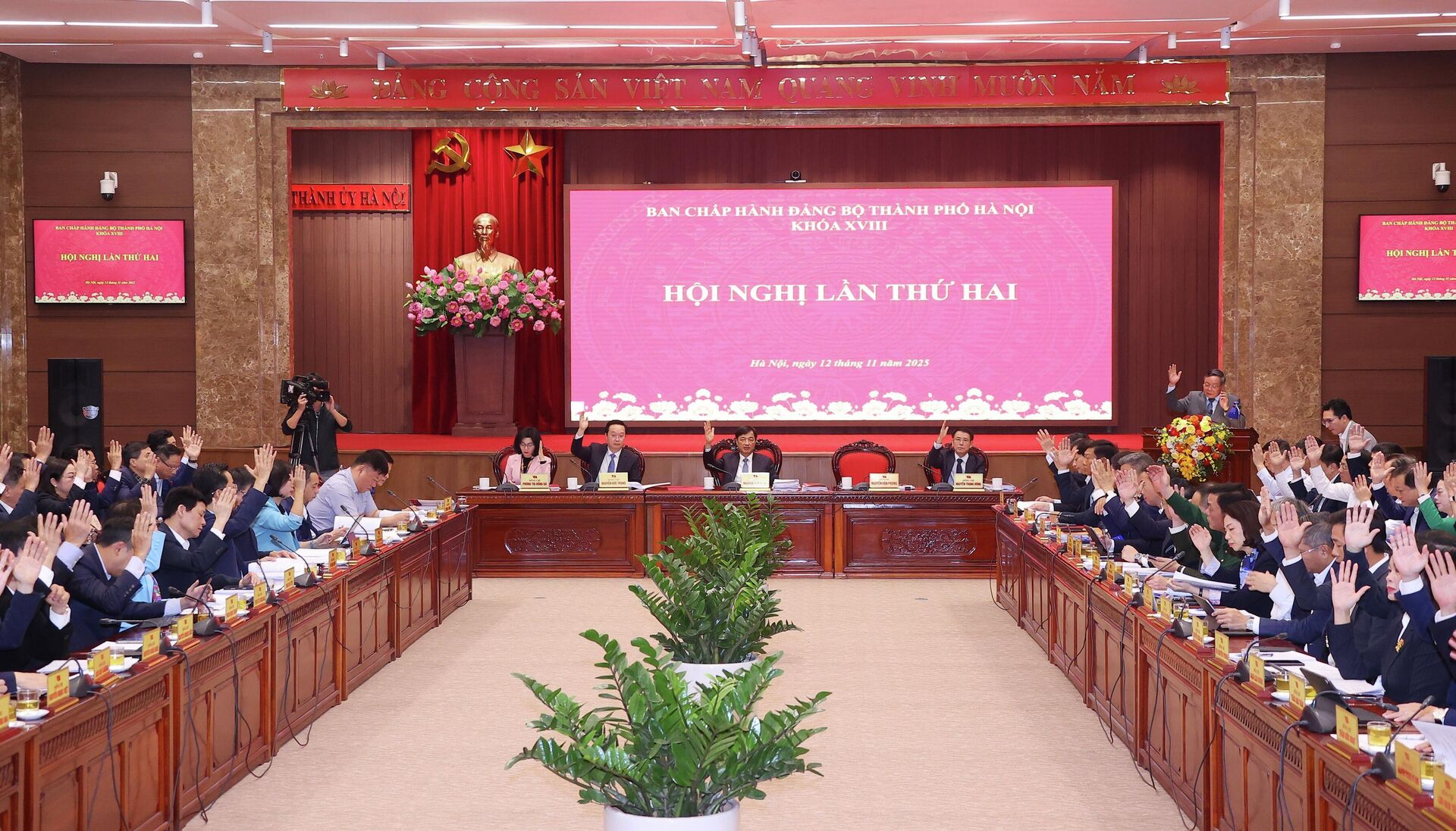 Khai mạc Hội nghị lần thứ hai BCH Đảng bộ thành phố Hà Nội khóa XVIII - Sputnik Việt Nam, 1920, 12.11.2025