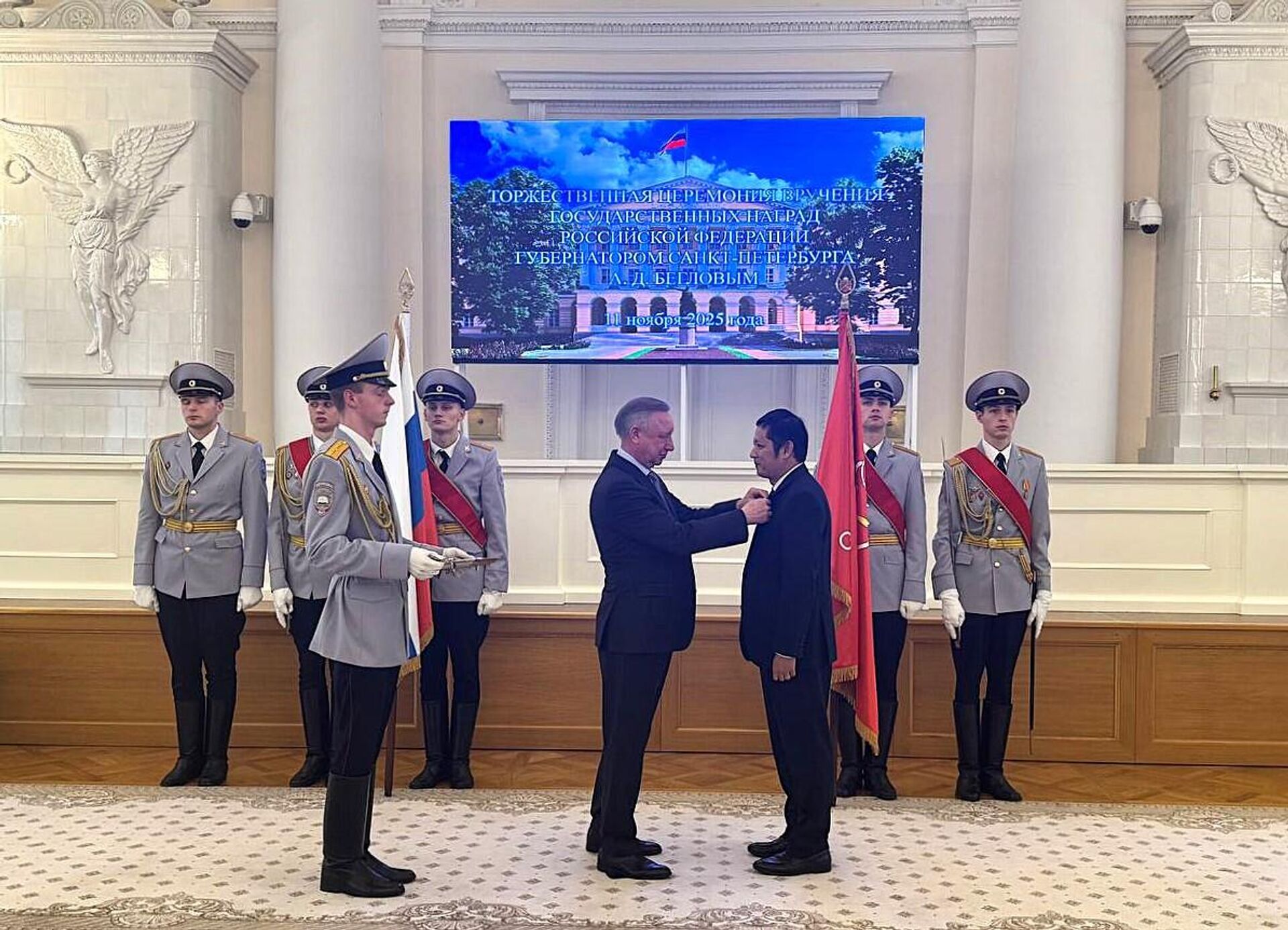 Thống đốc Beglov A.D. trao Giải thưởng nhà nước Nga cho ông Nguyễn Quốc Hùng - Sputnik Việt Nam, 1920, 12.11.2025