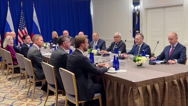 Ngoại trưởng Nga Sergei Lavrov và Ngoại trưởng Mỹ Marco Rubio trong cuộc gặp bên lề các sự kiện trong tuần cấp cao của kỳ họp thứ 80 của Đại hội đồng Liên hợp quốc - Sputnik Việt Nam