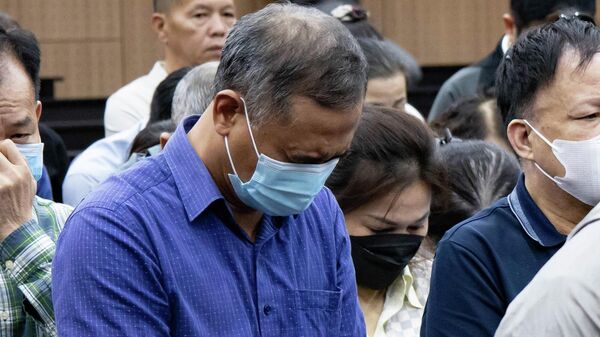 Cựu Phó Bí thư Thành ủy thành phố Hòa Bình, tỉnh Hòa Bình (cũ) Ngô Ngọc Đức bị tuyên phạt 3 năm tù về tội Đánh bạc. 
 - Sputnik Việt Nam