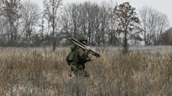 Hoạt động chiến đấu của pháo tự hành 2S7 Pion của nhóm Tây LLVT Nga - Sputnik Việt Nam