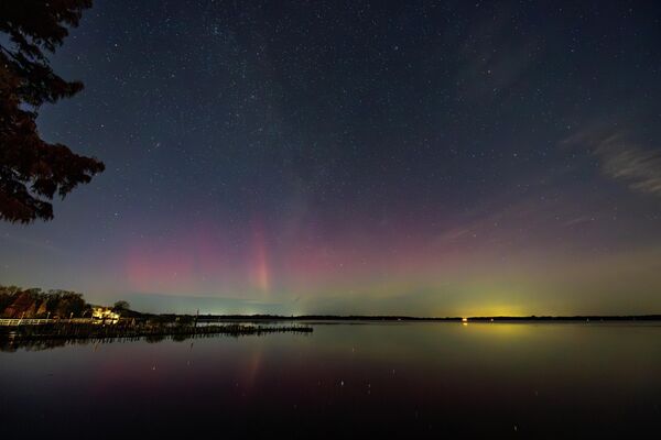Cực quang rực sáng bầu trời Bad Zwischenahn, vùng Bắc Saxony, Đức - Sputnik Việt Nam