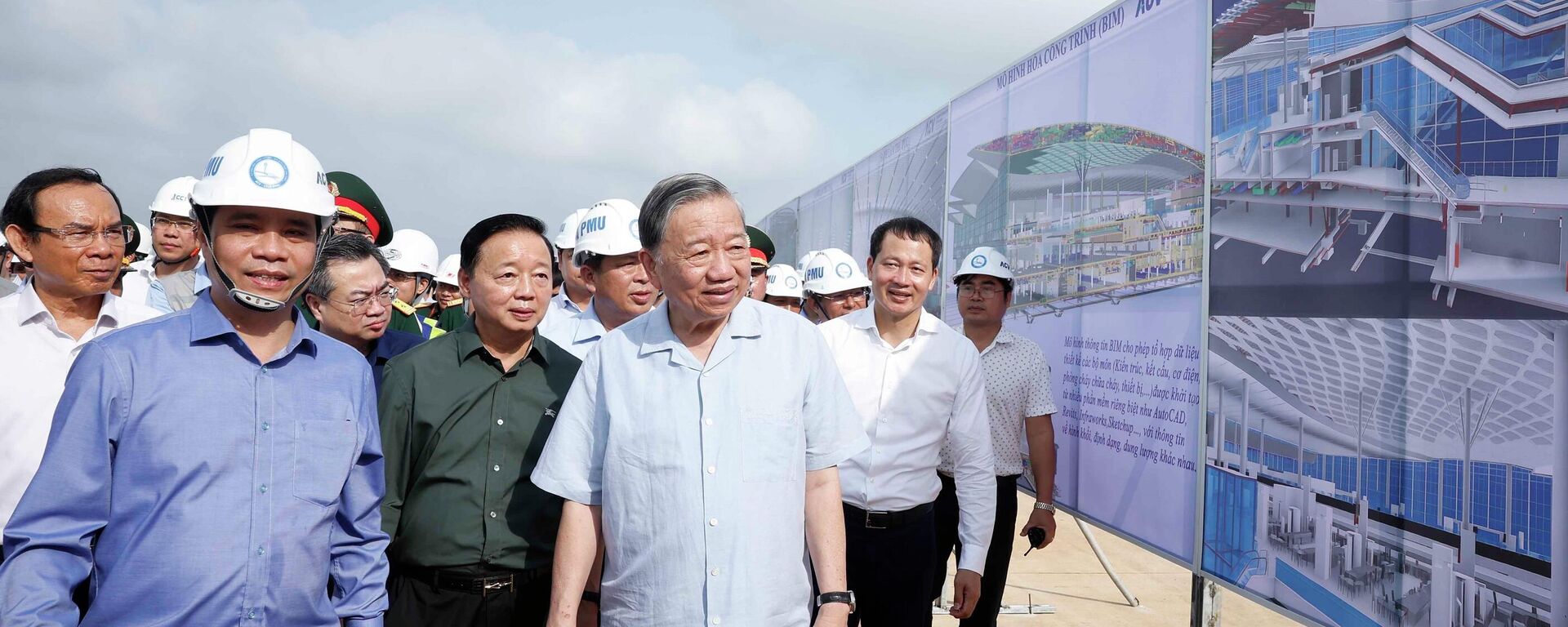 Tổng Bí thư Tô Lâm nghe giới thiệu về tình hình thực hiện Dự án Cảng Hàng không quốc tế Long Thành - Sputnik Việt Nam, 1920, 13.11.2025