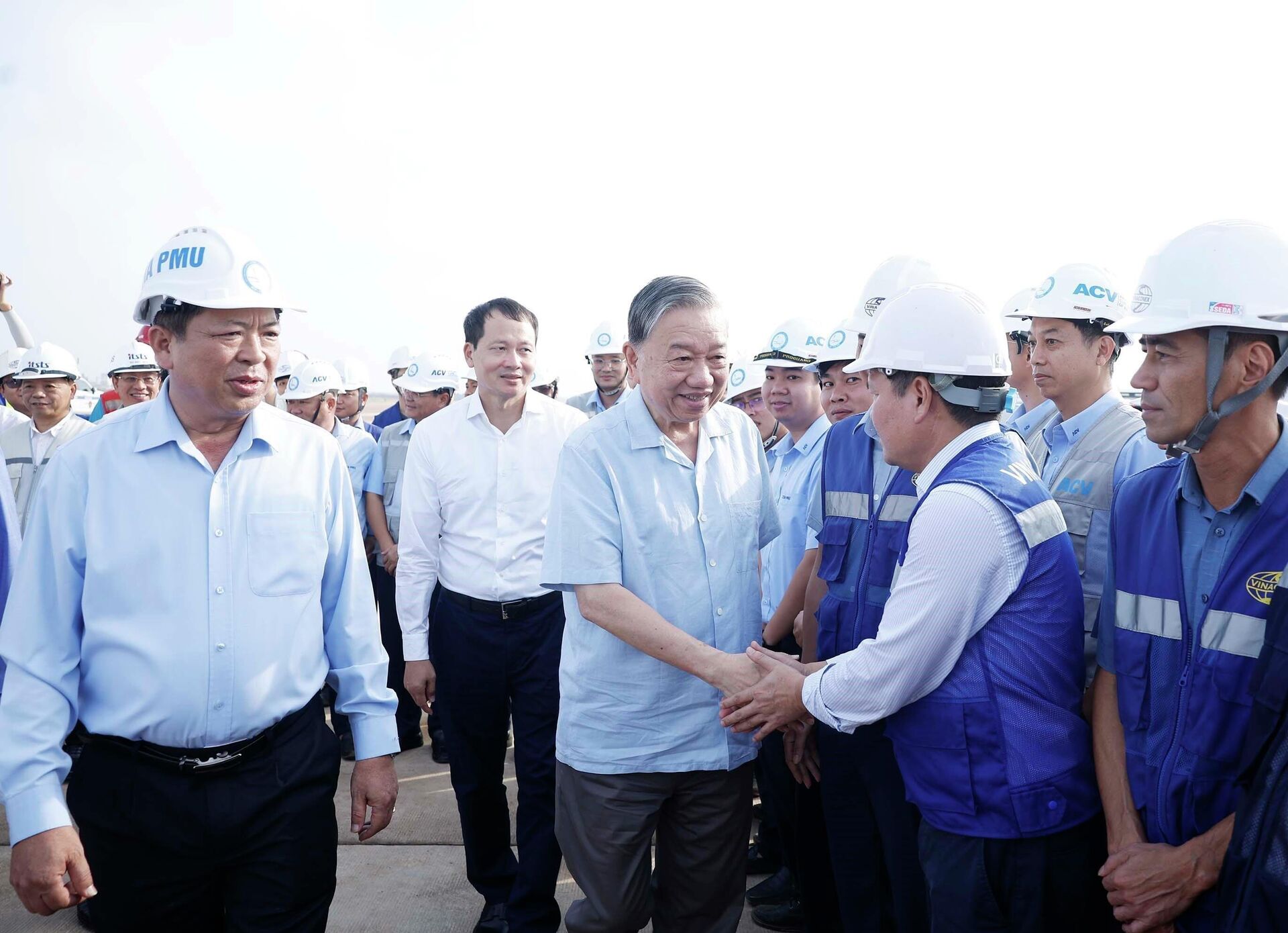 Tổng Bí thư Tô Lâm với cán bộ, công nhân, người lao động thi công Dự án Cảng Hàng không quốc tế Long Thành - Sputnik Việt Nam, 1920, 13.11.2025