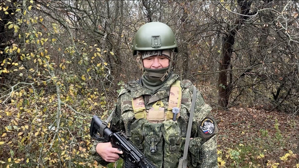 Chỉ huy quân đội Ukraina bỏ rơi binh sĩ: một người bị xích vào súng máy và bị đồng đội bắn chết - Sputnik Việt Nam