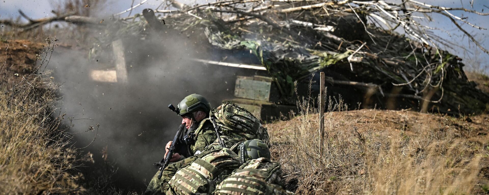 Phối hợp chiến đấu của sĩ quan tình báo quân đội thuộc cụm quân “Trung tâm” - Sputnik Việt Nam, 1920, 06.12.2025