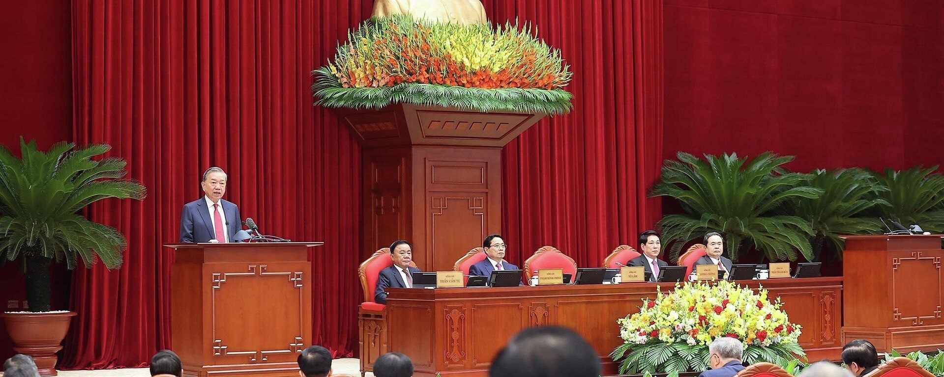 Tổng Bí thư Tô Lâm phát biểu khai mạc Hội nghị lần thứ 14 Ban Chấp hành Trung ương Đảng khóa XIII - Sputnik Việt Nam, 1920, 17.11.2025