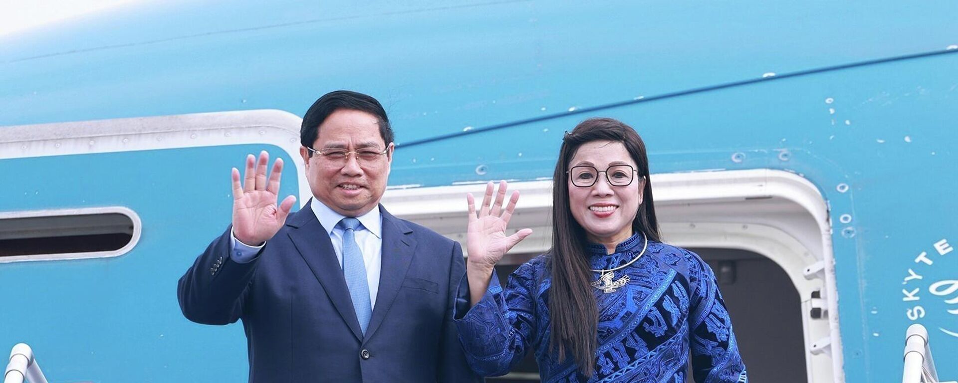 Thủ tướng Phạm Minh Chính và Phu nhân Lê Thị Bích Trân rời Hà Nội, lên đường thăm chính thức Kuwait, Algeria và tham dự Hội nghị Thượng đỉnh G20 tại Nam Phi - Sputnik Việt Nam, 1920, 16.11.2025