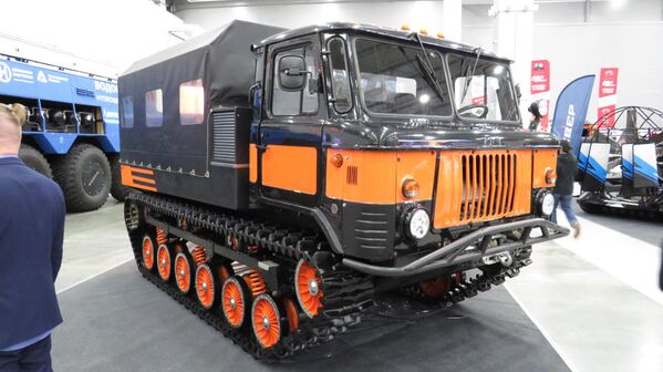 Xe tải địa hình đa năng trên bánh xích cao su P-3. Được phát triển bởi công ty Jagger Garage (St. Petersburg) - Sputnik Việt Nam