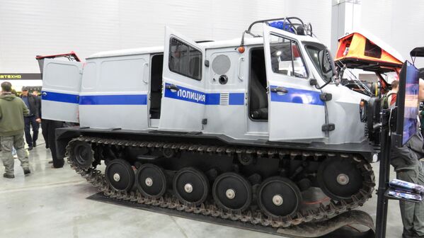 Một loại xe cảnh sát có khả năng off-road hoàn chỉnh được chế tạo bởi công ty Special Transport Vehicles (Zavolzhye, tỉnh Nizhny Novgorod) sử dụng các linh kiện sản xuất hàng loạt cho xe tải UAZ và xe địa hình bánh xích ZZGT (GAZ) - Sputnik Việt Nam