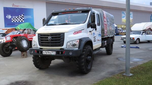 Xe tải GAZ SADKO NEXT 4x4 dẫn động bốn bánh là đời thứ 5 của chiếc xe GAZ-63, cựu chiến binh Đường mòn Hồ Chí Minh, và là cháu nội của chiếc GAZ-66 huyền thoại - Sputnik Việt Nam