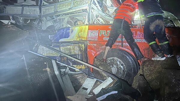 Sạt lở đèo Khánh Lê (tỉnh Khánh Hòa) khiến nhiều người bị vùi lấp - Sputnik Việt Nam