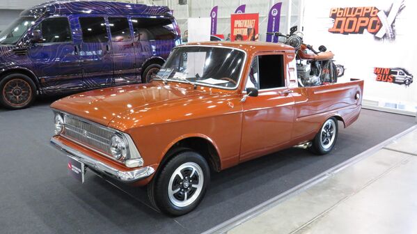 Xe tải nhỏ IZh-2715 tại Trung tâm Triển lãm và Hội nghị Patriot (ngoại ô Matxcơva) - Sputnik Việt Nam