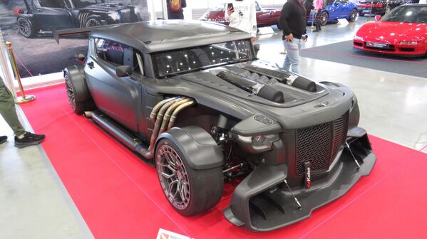 Chiếc xe Flying Brick theo phong cách Hot rod được chế tạo bởi bậc thầy drift người Nga Sergey Kabargin - Sputnik Việt Nam