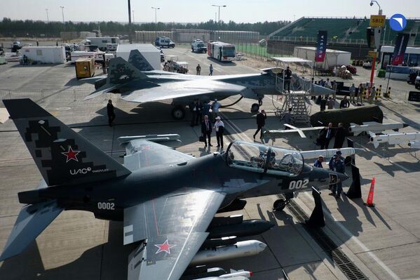 Máy bay huấn luyện chiến đấu Yak-130M tại Triển lãm Hàng không Vũ trụ Quốc tế Dubai Airshow 2025. - Sputnik Việt Nam