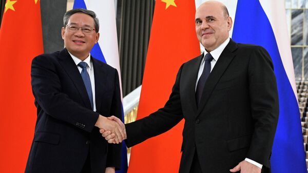 Thủ tướng Nga Mikhail Mishustin và Thủ tướng Trung Quốc Lý Cường - Sputnik Việt Nam