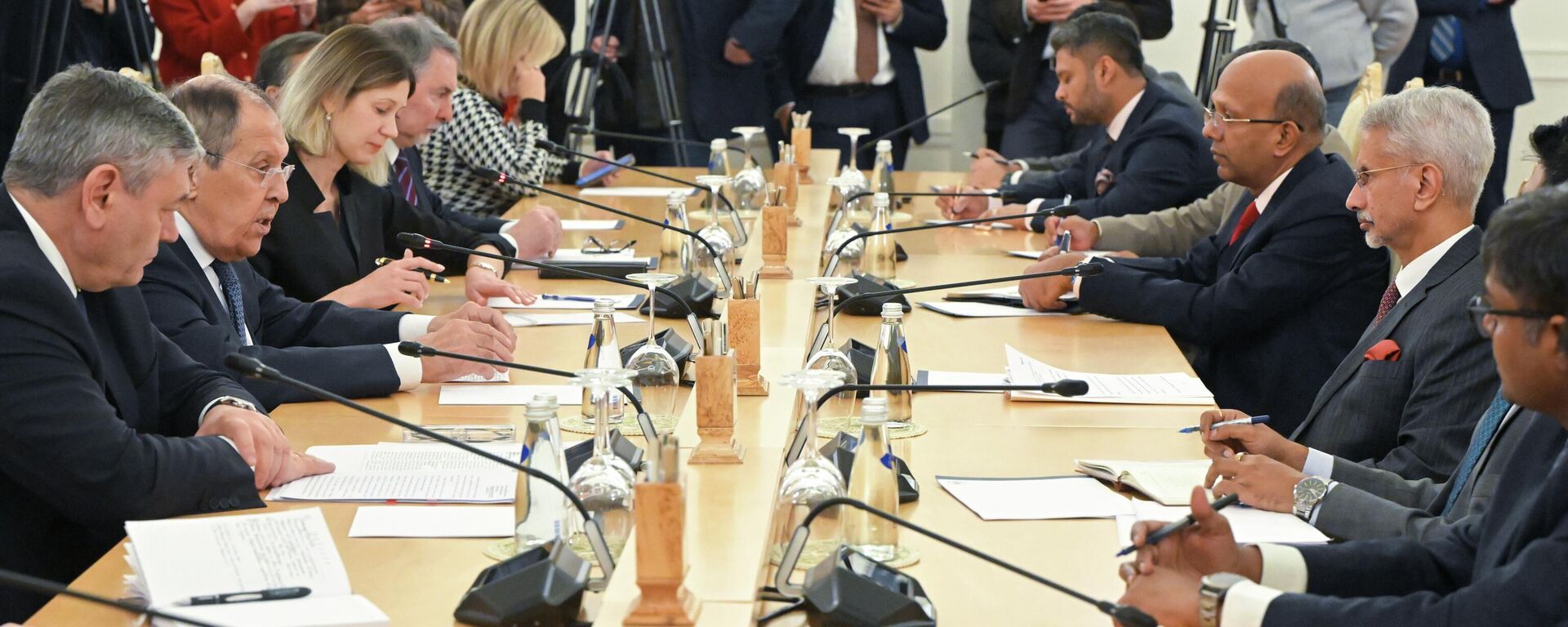 Cuộc gặp giữa Ngoại trưởng Nga và Ấn Độ Sergey Lavrov và Subrahmanyam Jaishankar - Sputnik Việt Nam, 1920, 17.11.2025