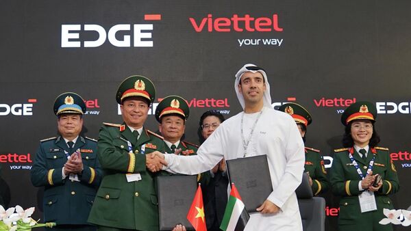 Lễ ký Bản ghi nhớ giữa Tập đoàn Công nghiệp - Viễn thông Quân đội (Viettel) và Tập đoàn EDGE của UAE - Sputnik Việt Nam