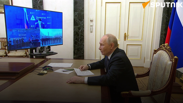 Tổng thống Putin gọi Nga là quốc gia duy nhất có khả năng sản xuất hàng loạt tàu phá băng - Sputnik Việt Nam